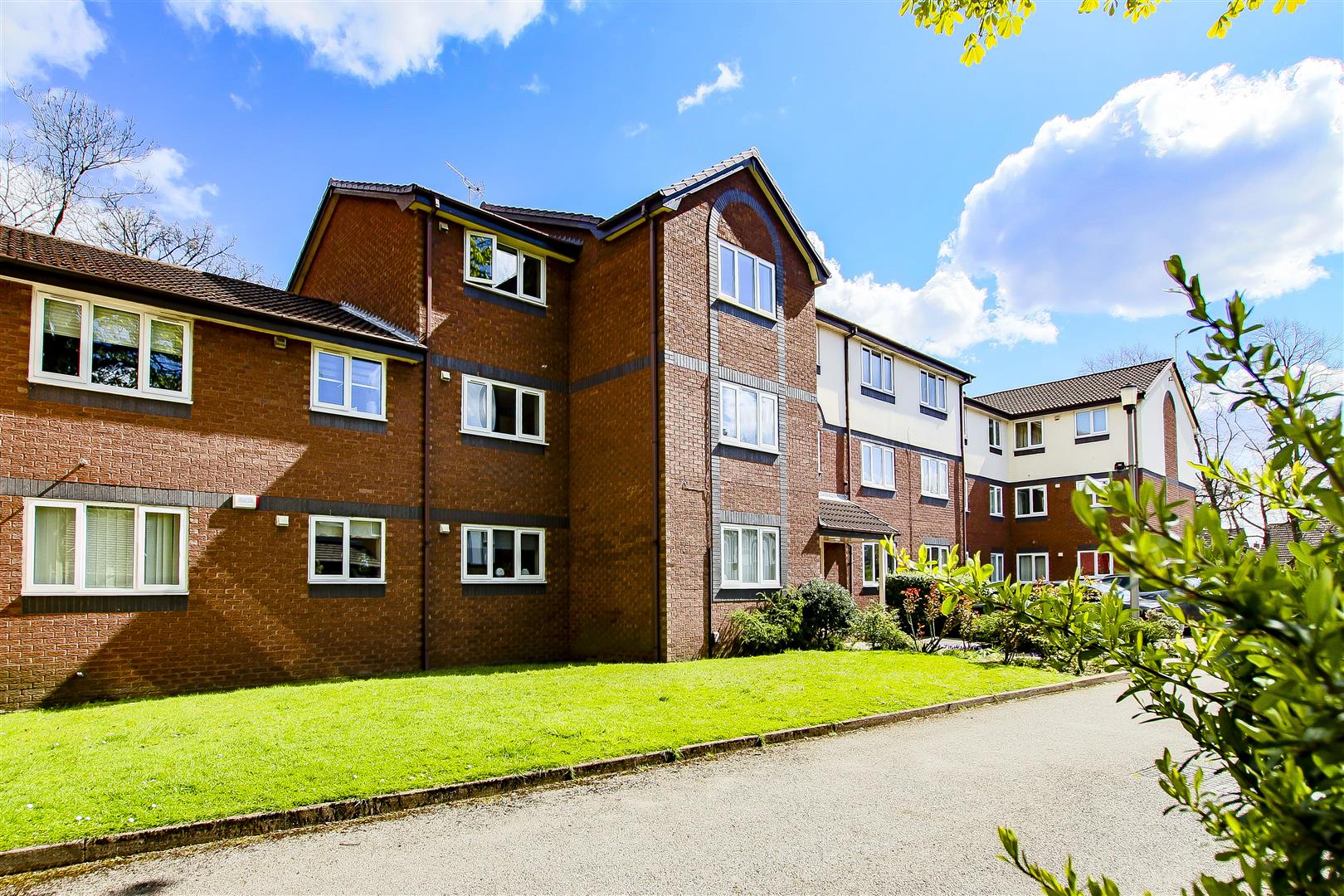2 Bed Flat For Sale - Main Image